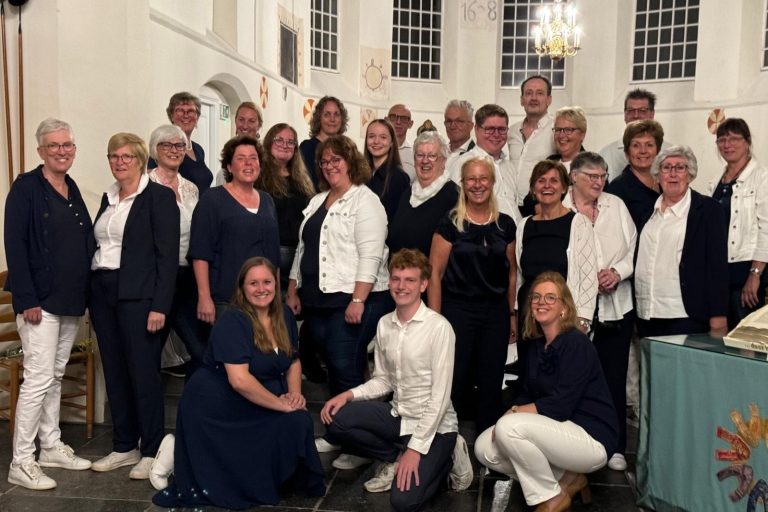 Ons koor tijdens een optreden in Beusichem Ons koor tijdens een optreden in Beusichem